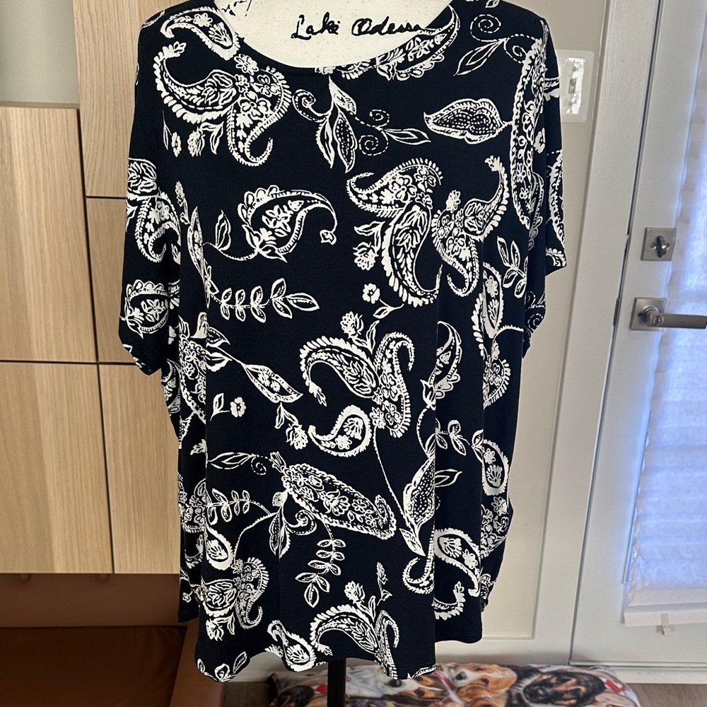 NWT-NAVY & White Paisley Blouse SIZE 3X
